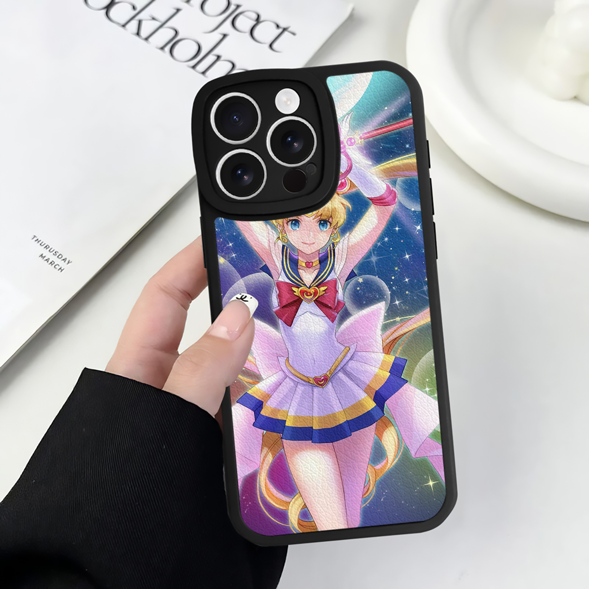 （画像用） 美少女戦士セーラームーン Sailor Moon 【iPhone 16シリーズ対応】シリコンスマホケース（レザー調） 材質：シリコン